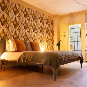 Couette-café 117, Amsterdam